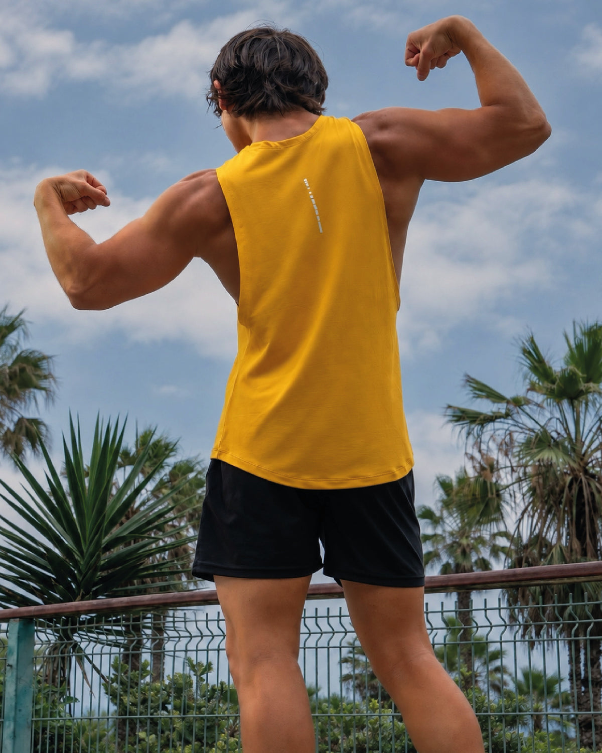 ICONIC V2 TANK – GOLD