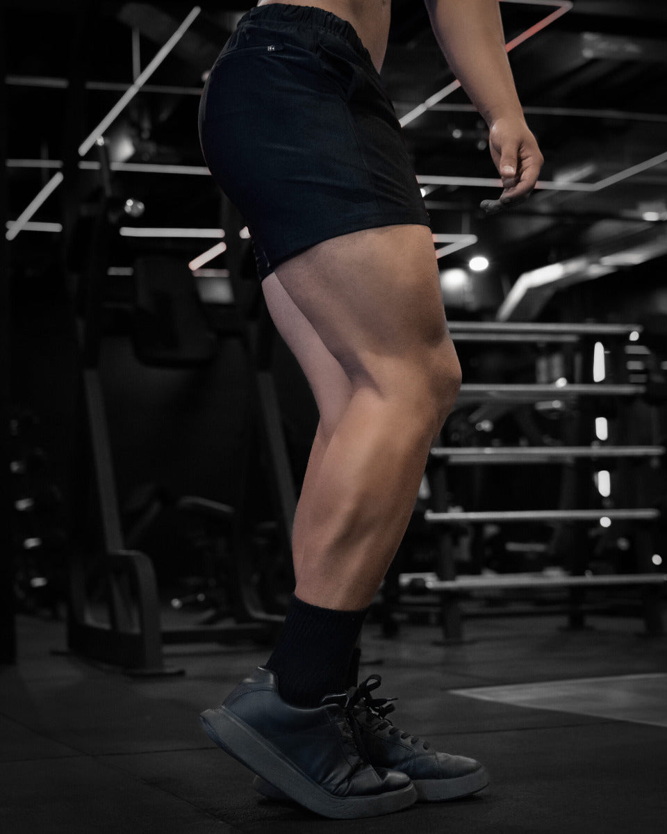 VERSATILITY SQUAT SHORT – BLACK RAVEN