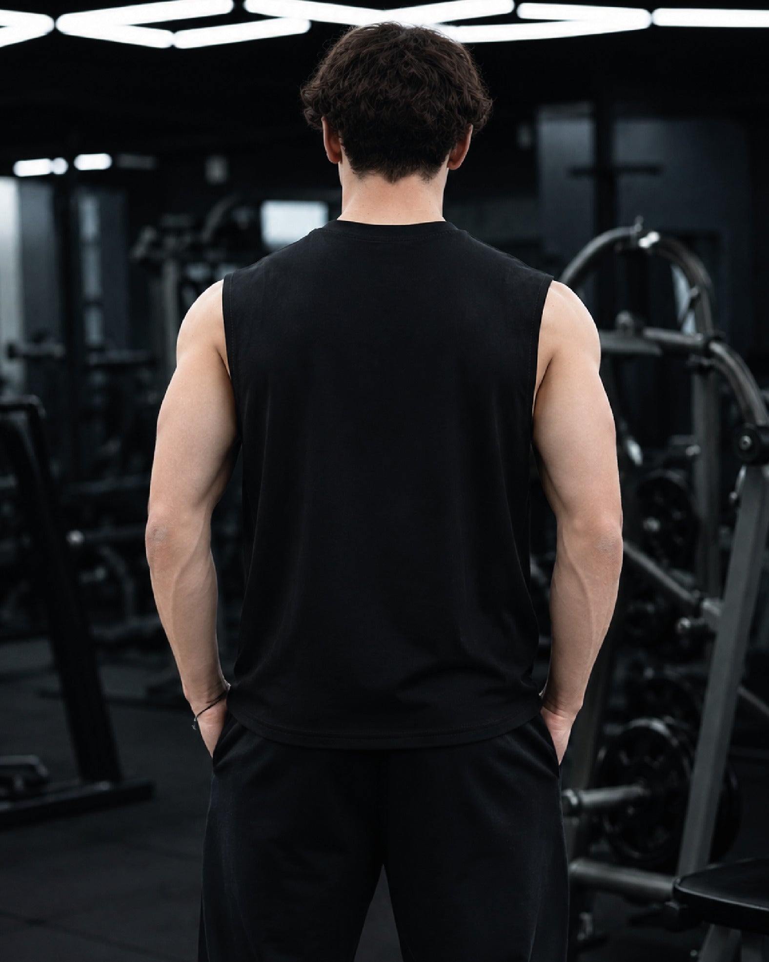 UNIVERSITY AESTHETIC DIVISION PUMP TANK - BLACK