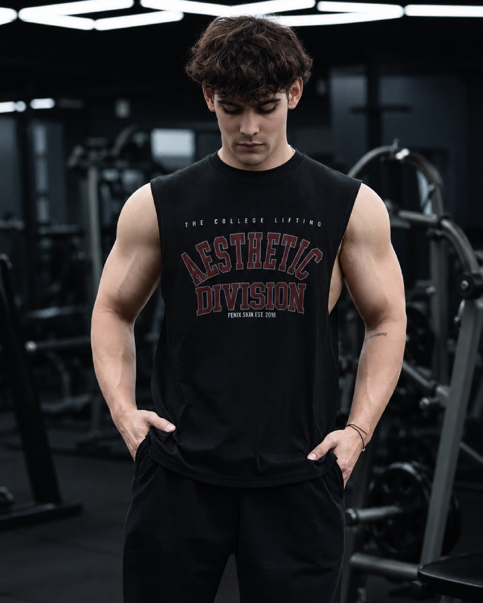 UNIVERSITY AESTHETIC DIVISION PUMP TANK - BLACK