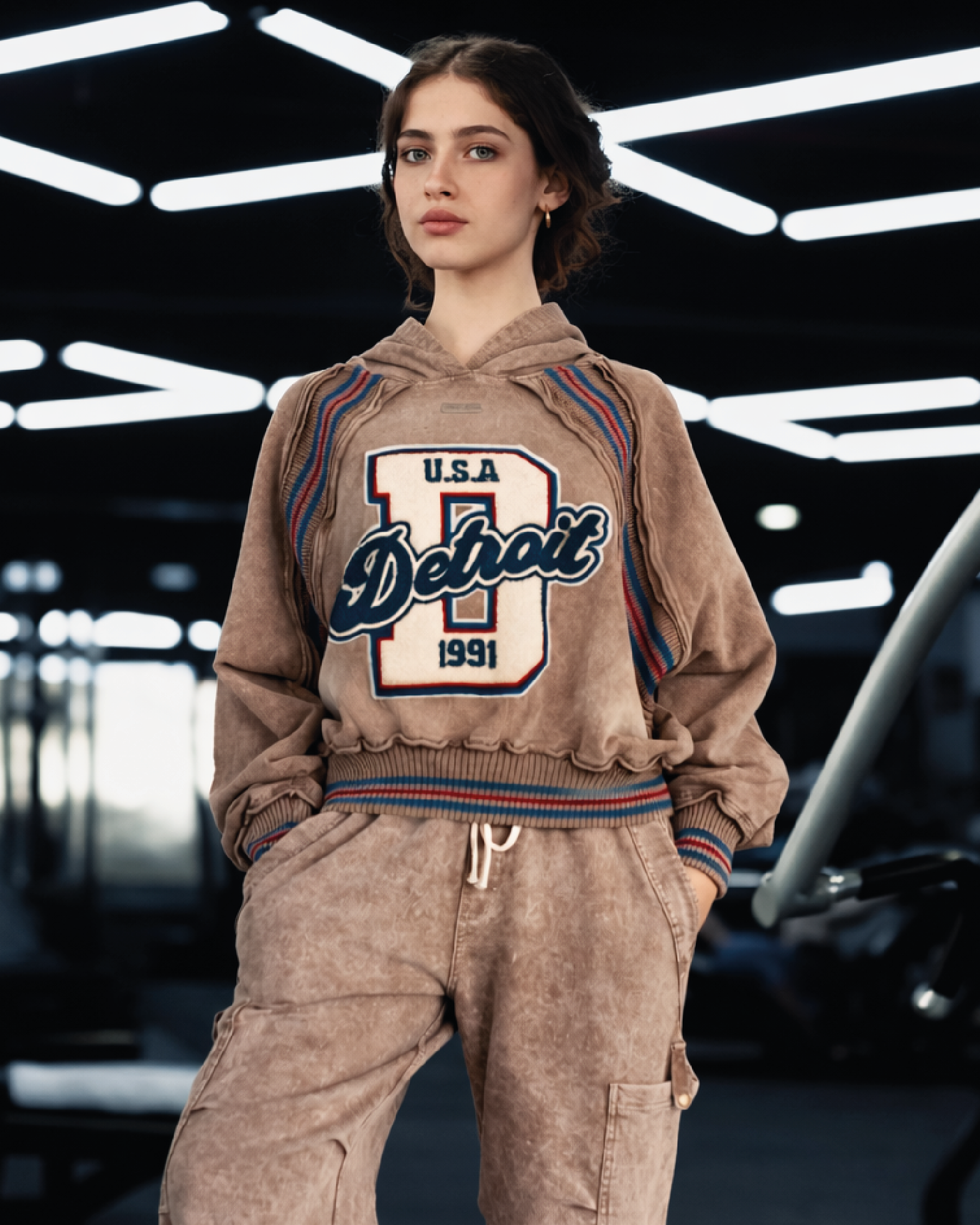 UNIVERSITY CROP DETROIT HOODIE- CARMEL