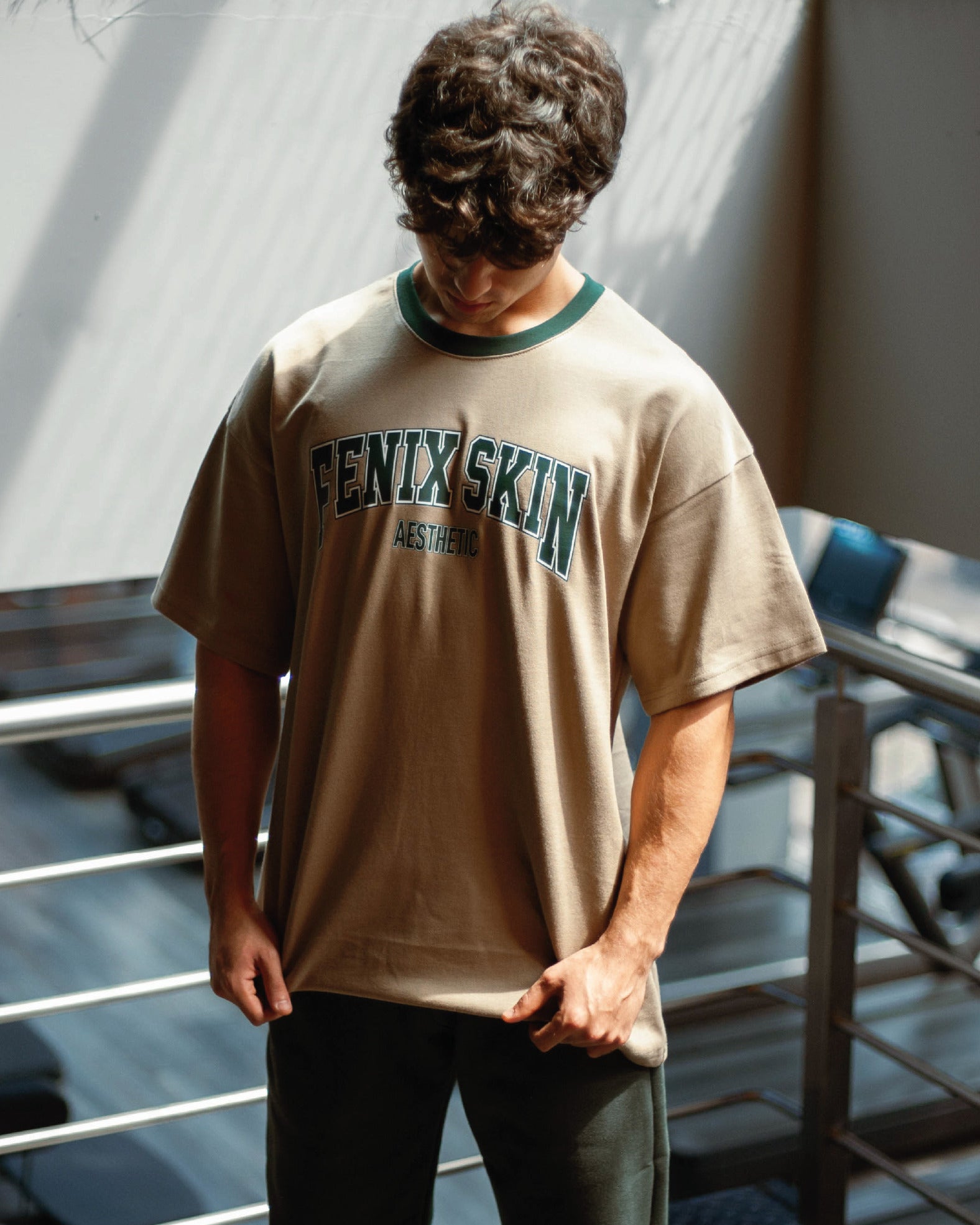 UNIVERSITY OVERSIZE T-SHIRT – OLIVE BEIGE