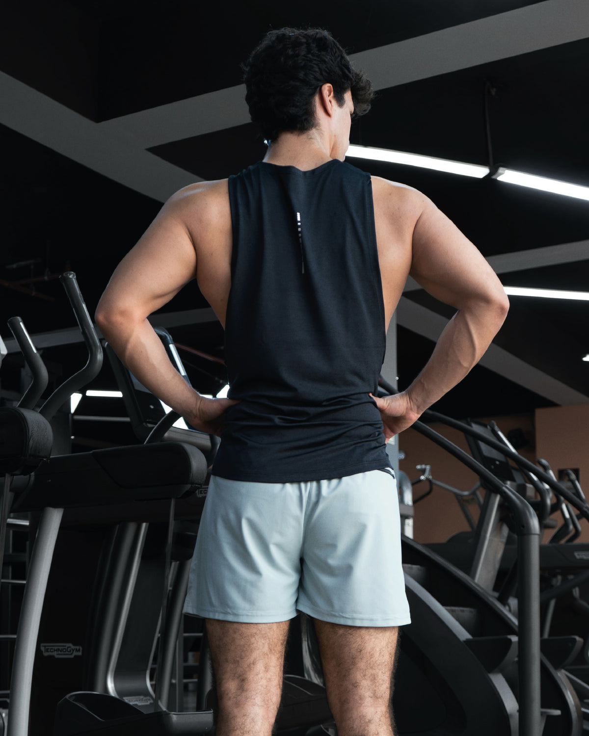 VOLCANO TANK – BLACK