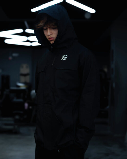 Frost Windbreaker - Obsidian Black